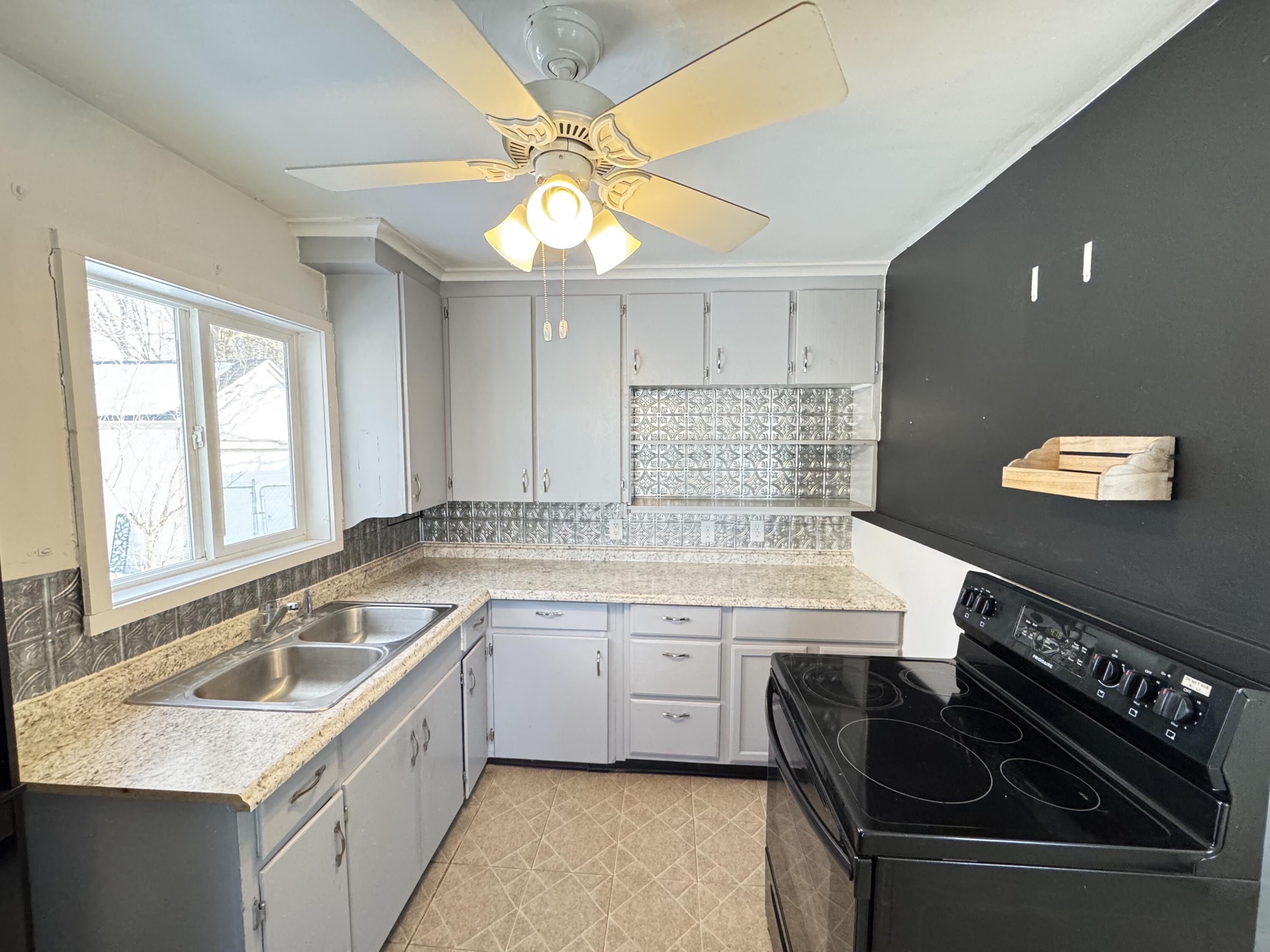 309 E Oak Grove Avenue