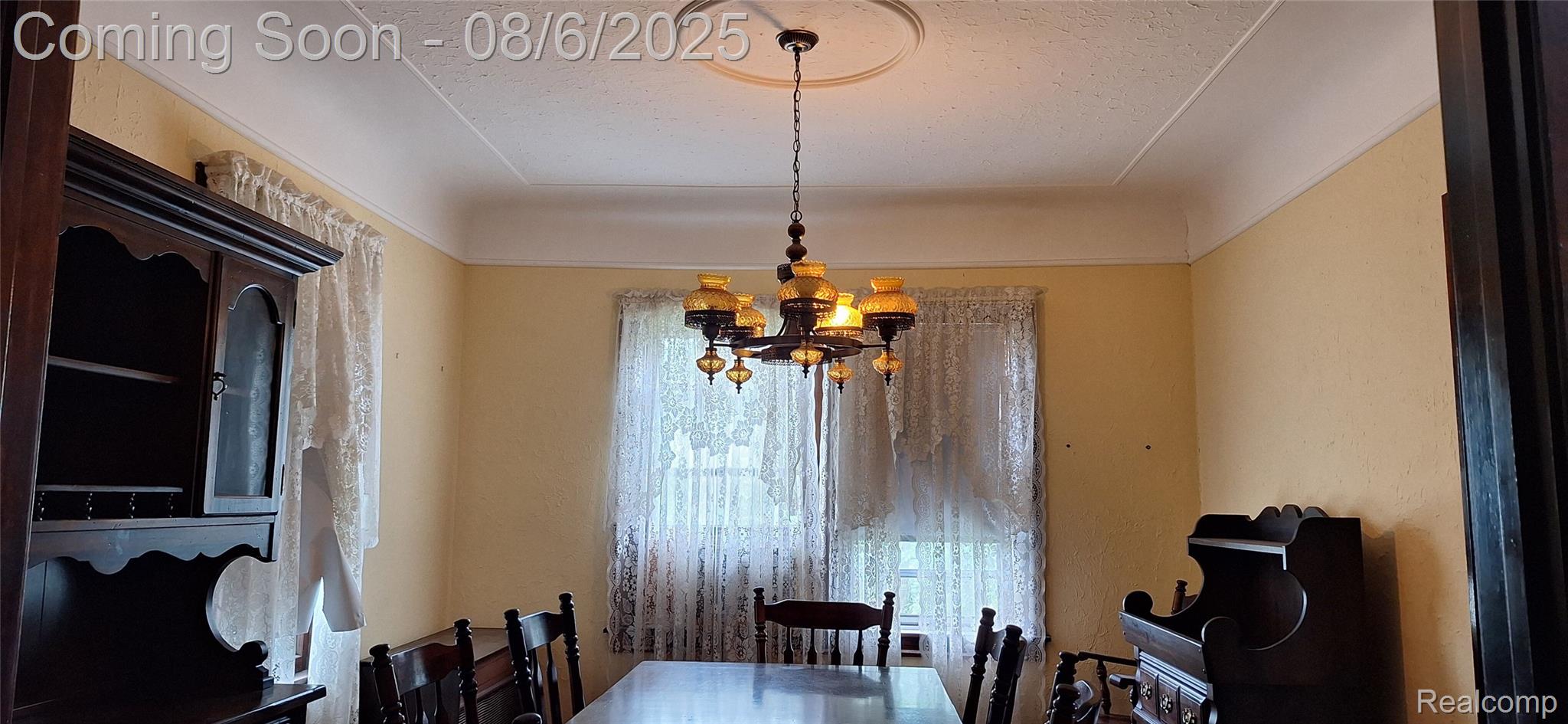 686 Lounsbury Avenue