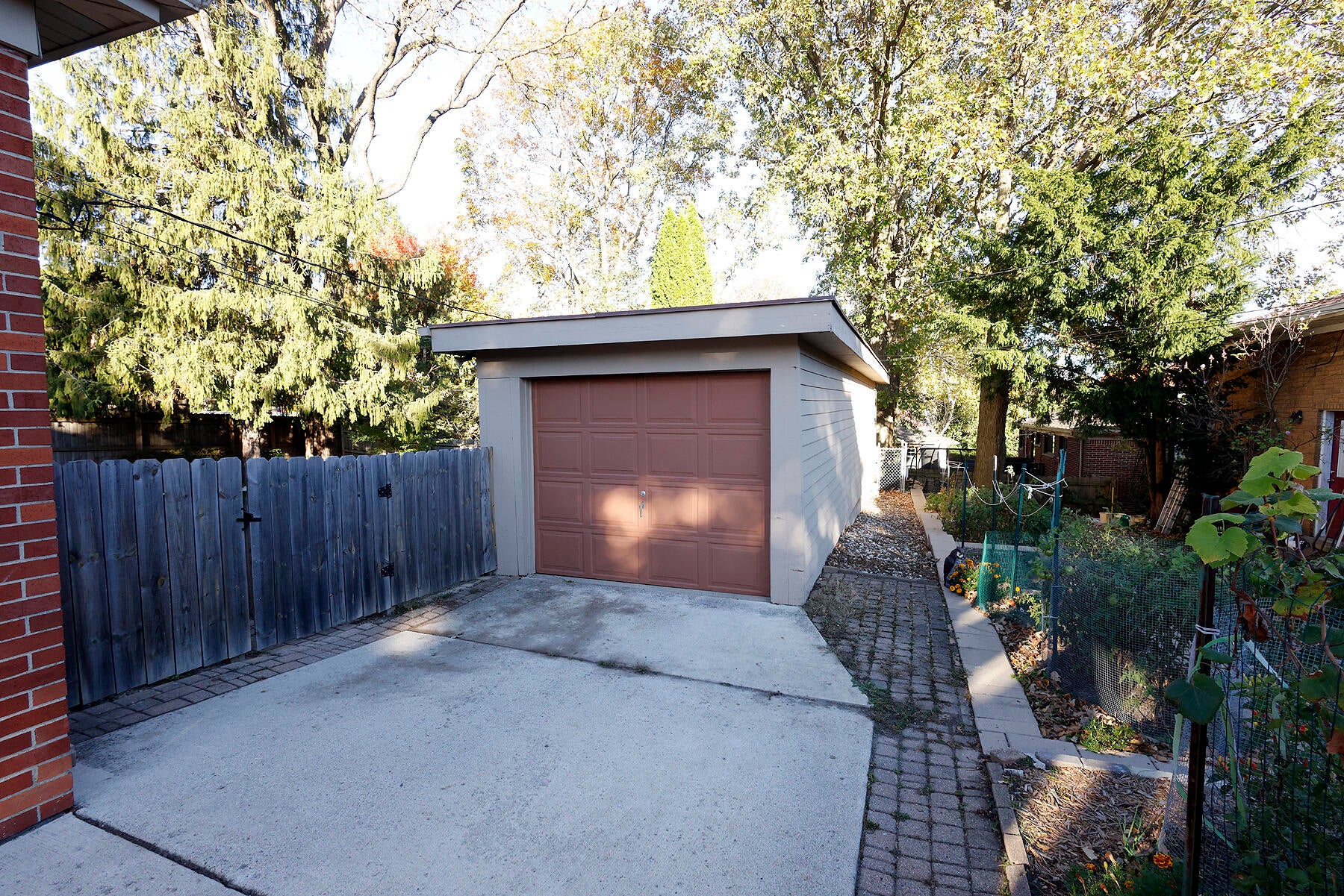 2421 Yorkshire Road
