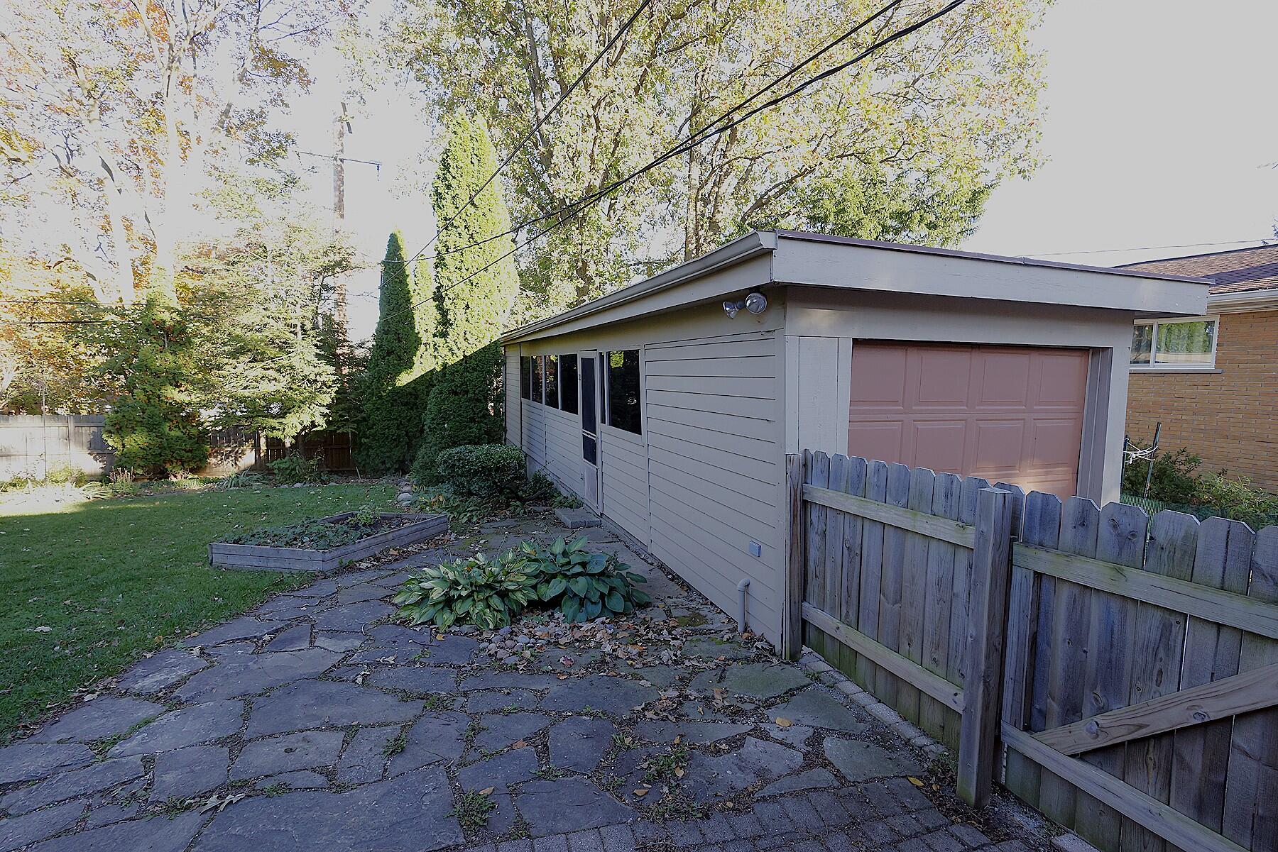 2421 Yorkshire Road