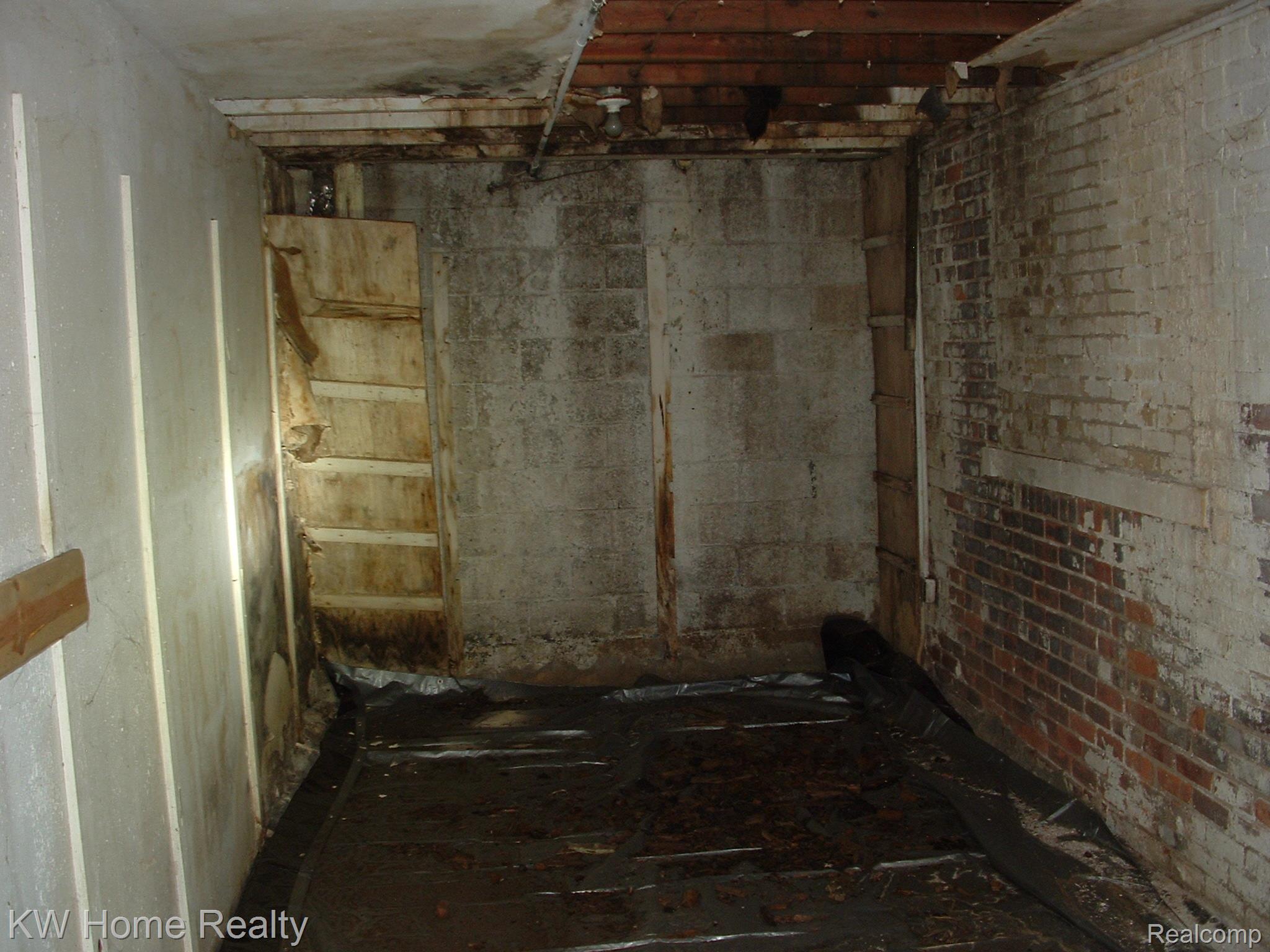 20650 Fenkell Avenue