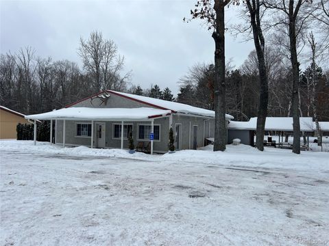 5447 N M 33 A & B Rose City City MI 48654