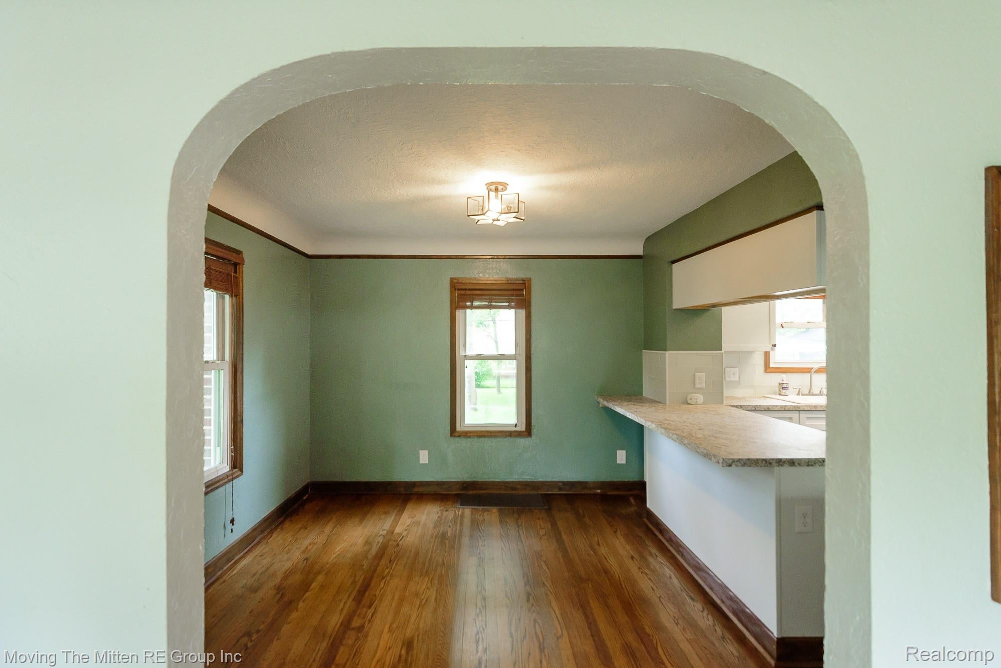 2037 Vivian Road