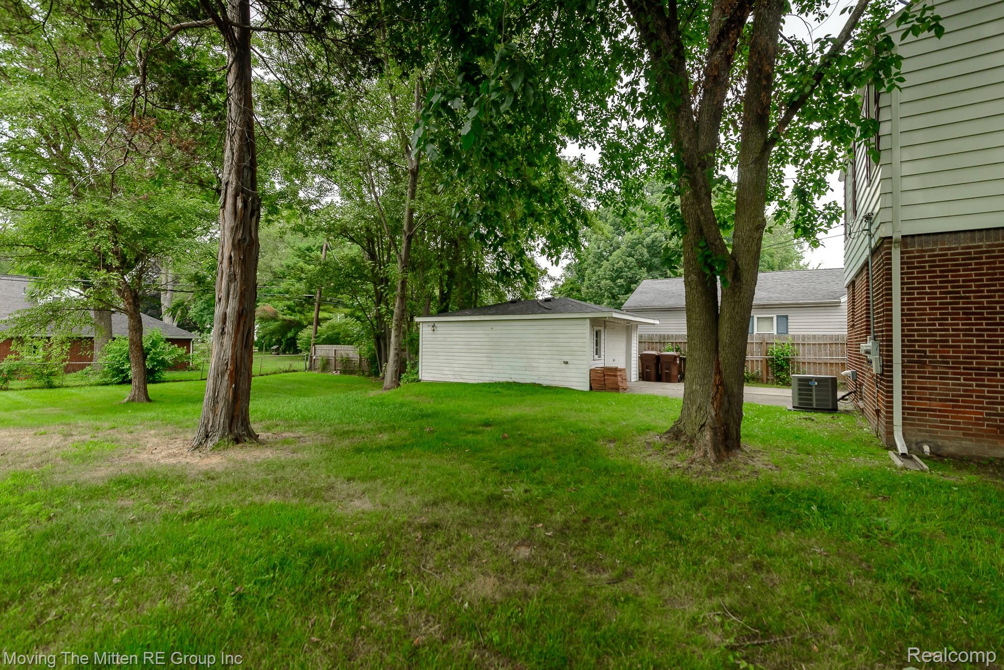 2037 Vivian Road