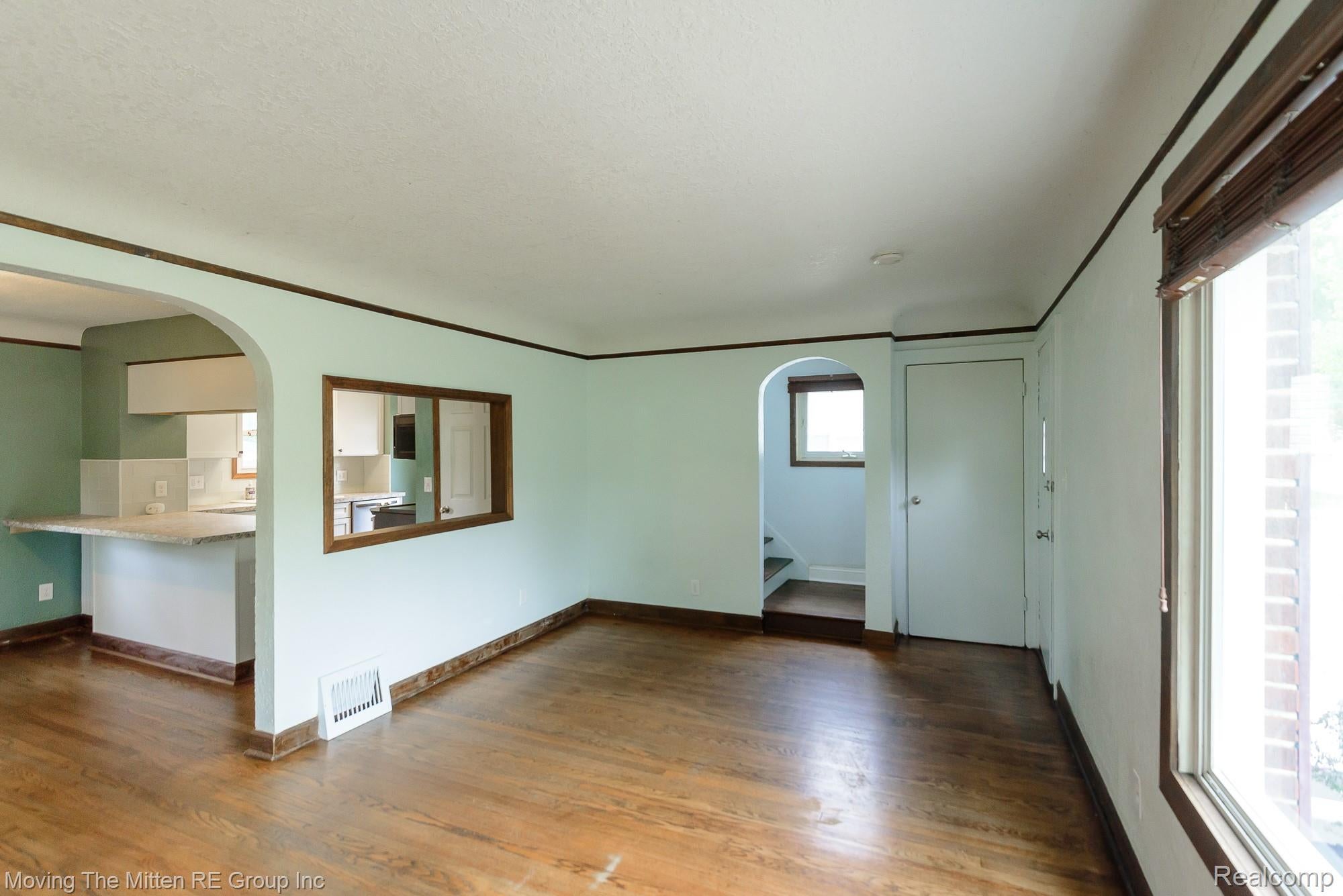 2037 Vivian Road