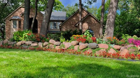 8110 High Point Trail White Lake Charter Township MI 48386