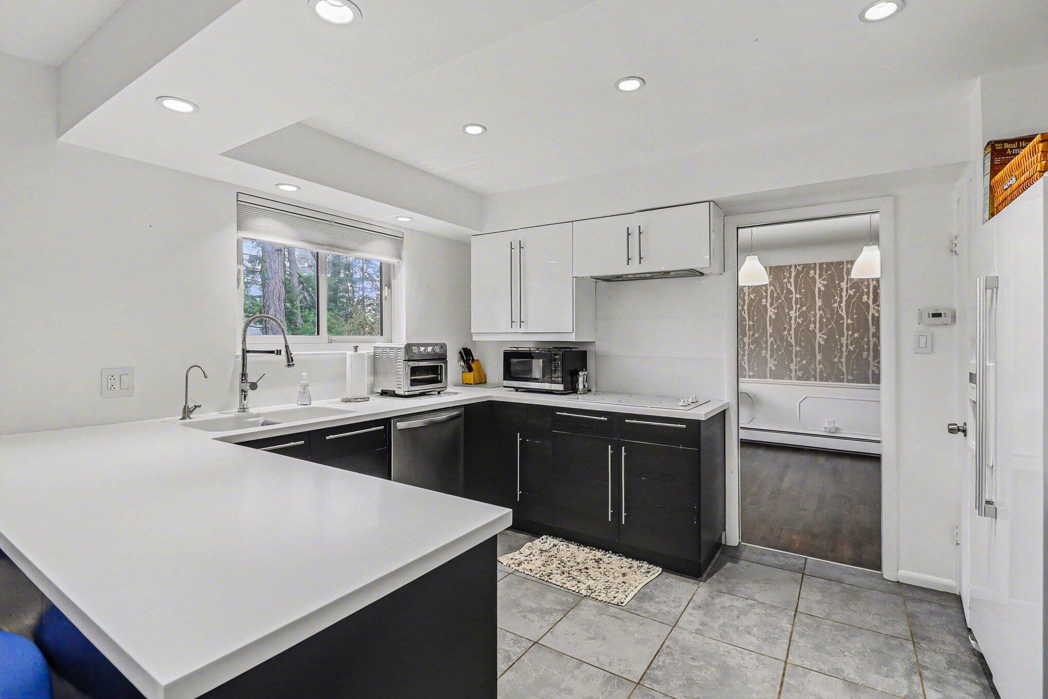 2028 E Hammond Lake Drive