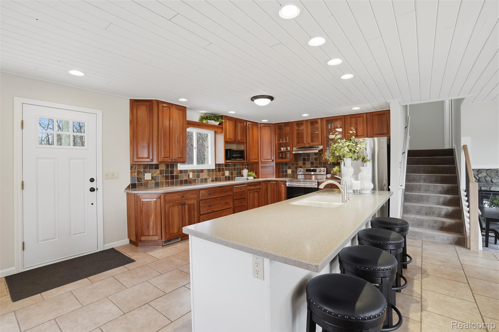 5370 Edgelake Drive
