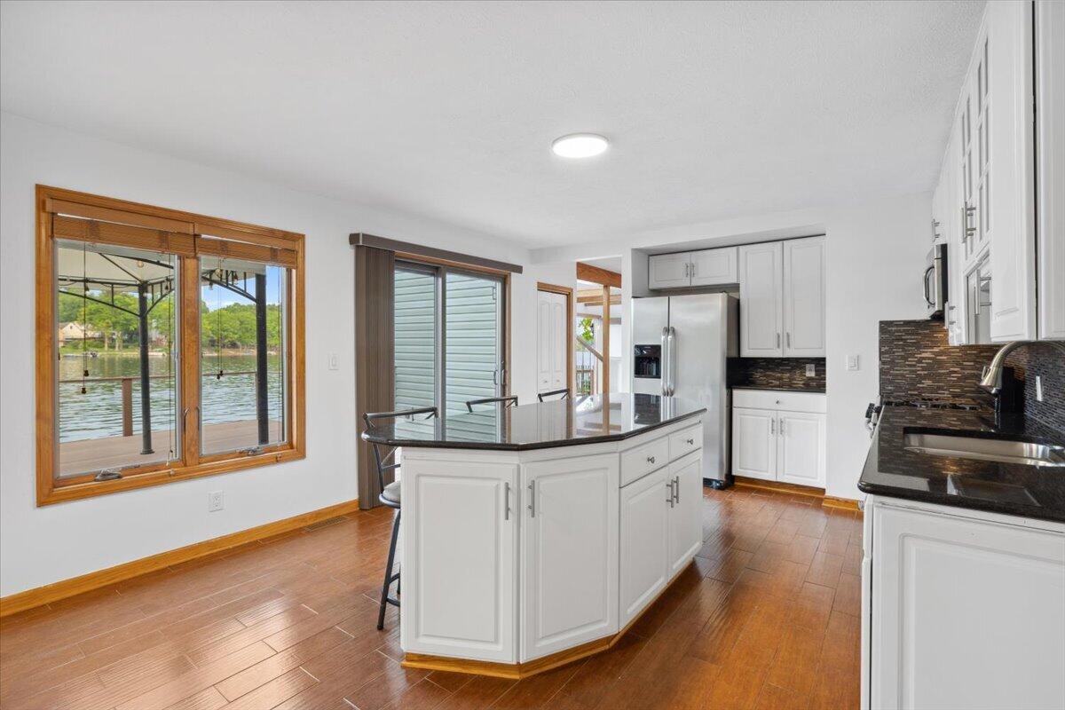 1176 Lakeside Drive