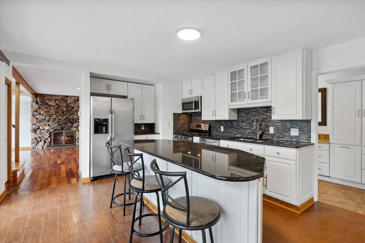 1176 Lakeside Drive