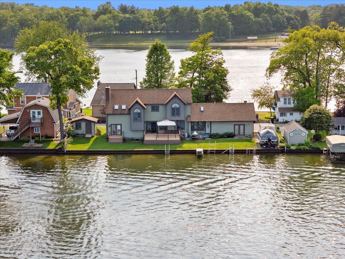 1176 Lakeside Drive