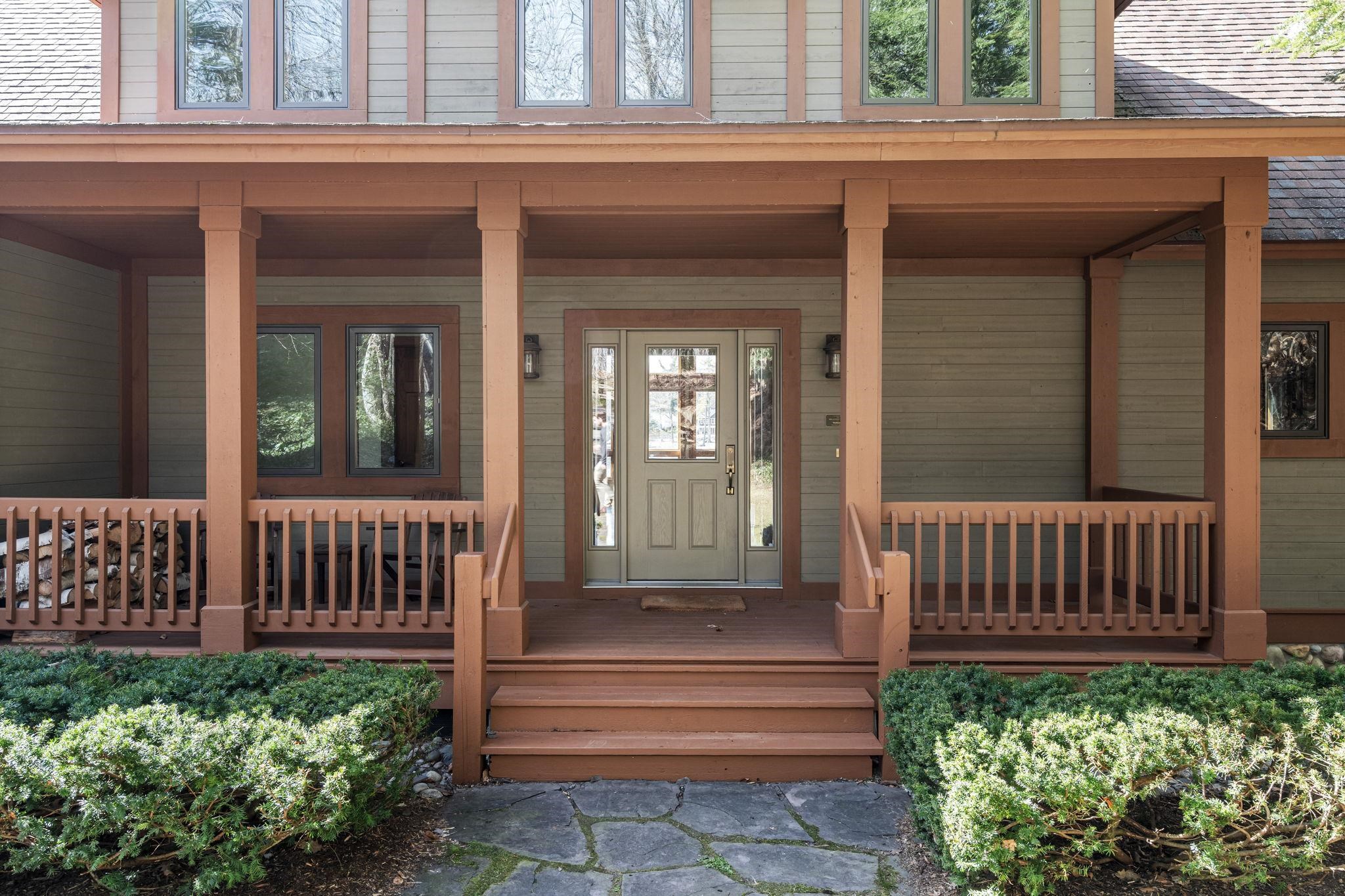 2962 Crescent Shores Drive