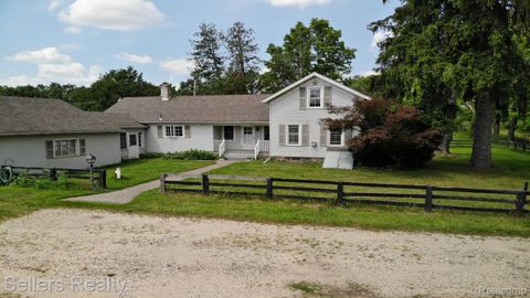8162 GROVELAND Road Groveland Township MI 48442