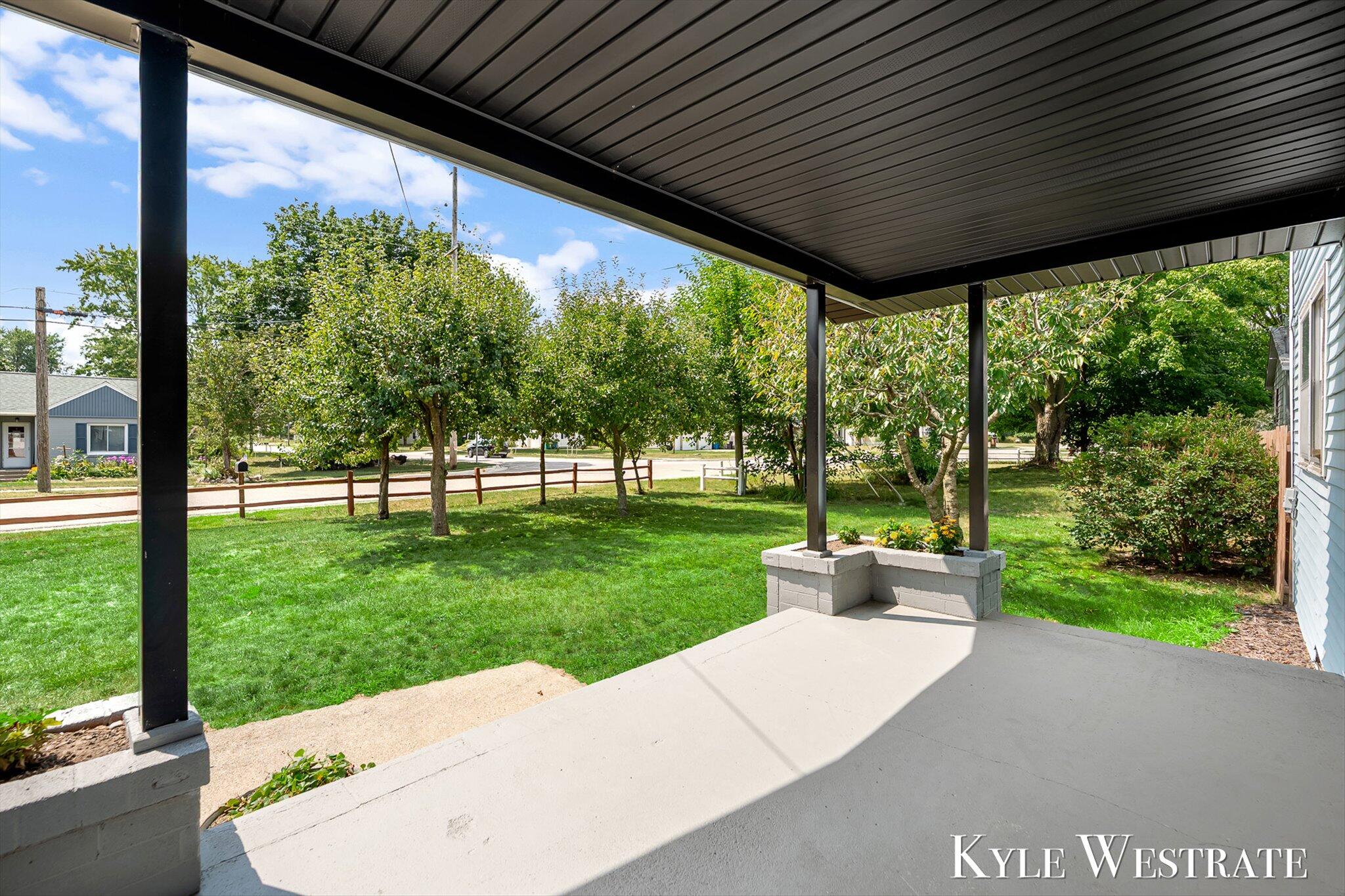 1033 Dahlia Avenue