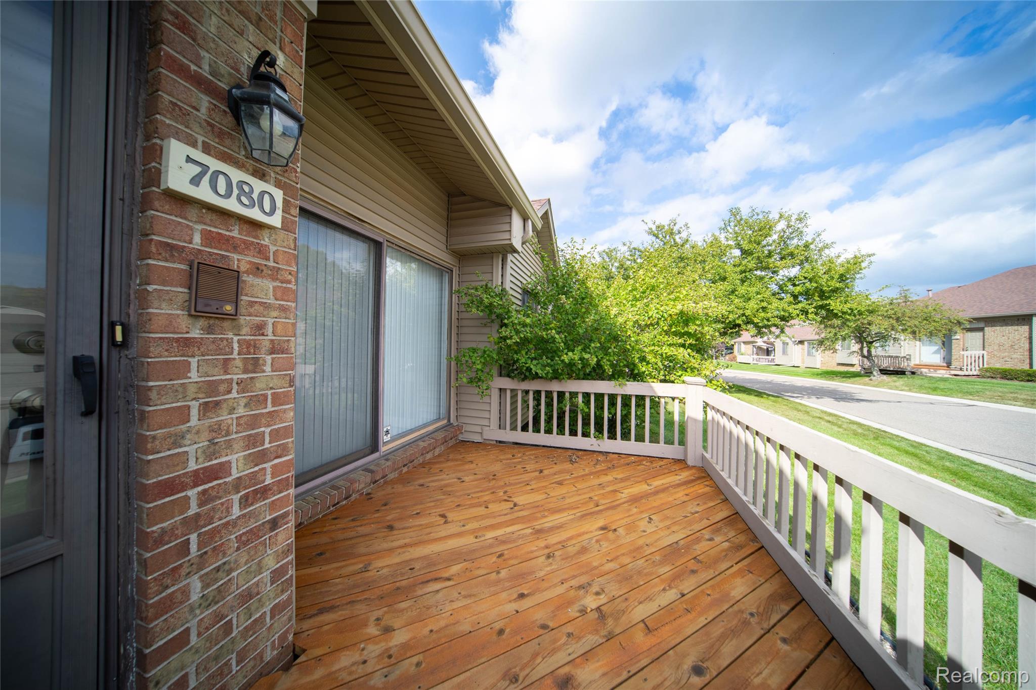7080 Elmhurst