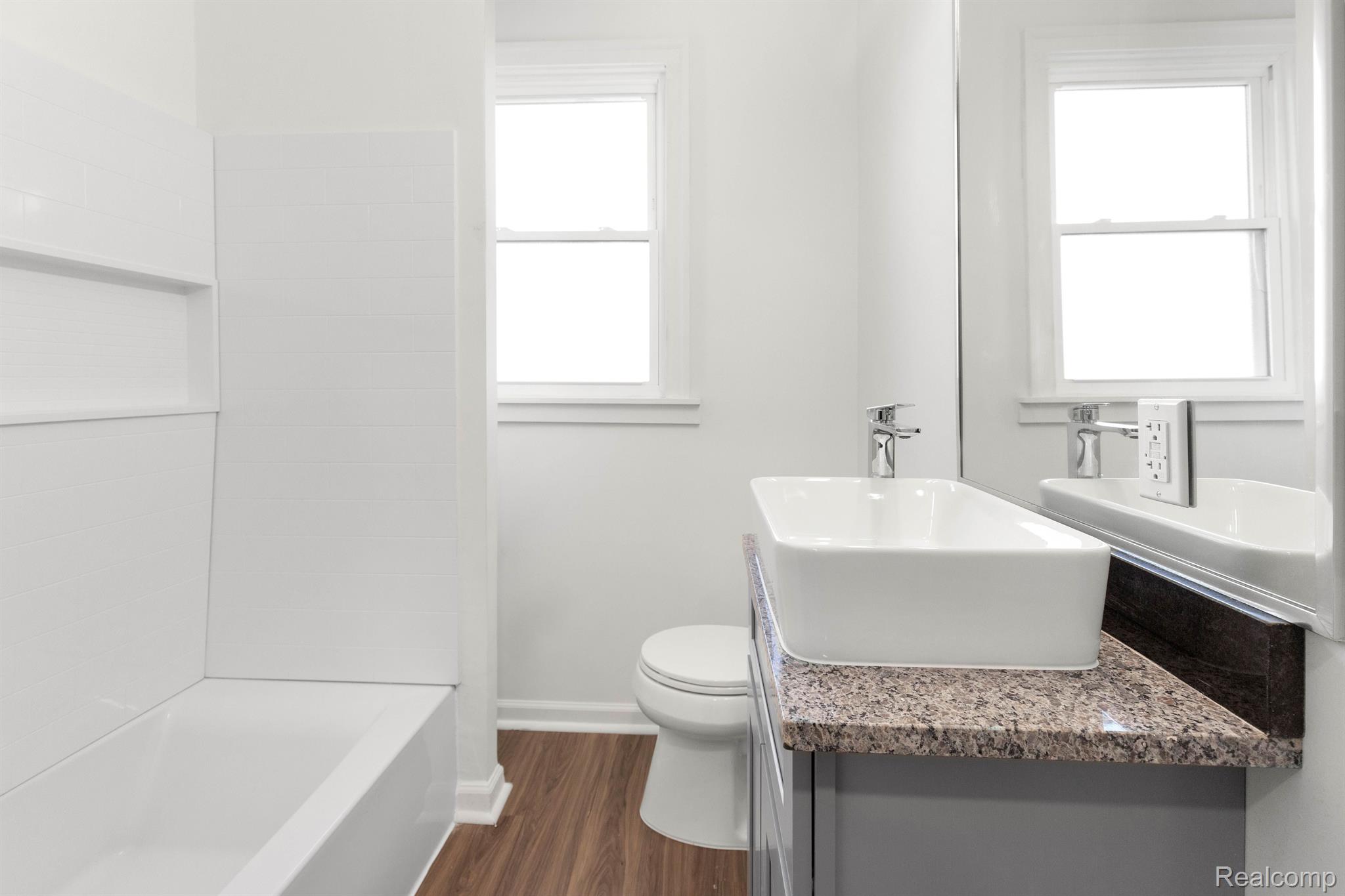 Detroit City, Michigan 48202, United States, 2 Bedrooms Bedrooms, ,1 BathroomBathrooms,Residential,Active,199780