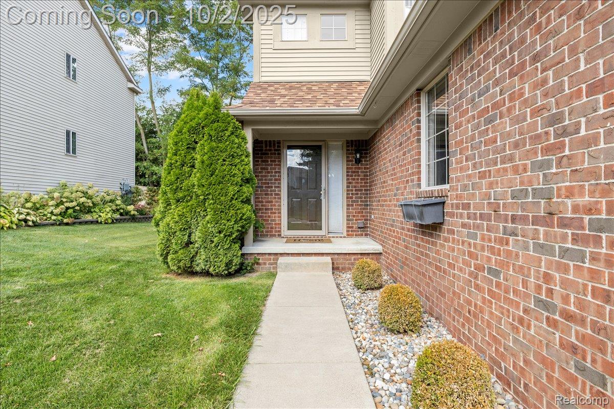 Waterford Charter Township, Michigan 48327, United States, 2 Bedrooms Bedrooms, ,3 BathroomsBathrooms,Residential,Coming Soon,218562