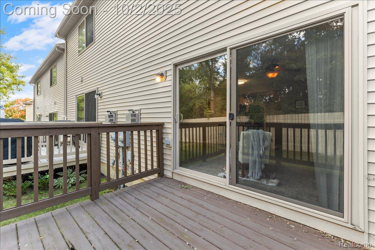 Waterford Charter Township, Michigan 48327, United States, 2 Bedrooms Bedrooms, ,3 BathroomsBathrooms,Residential,Coming Soon,218562