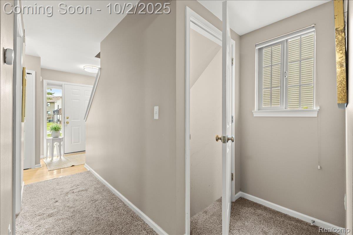 Waterford Charter Township, Michigan 48327, United States, 2 Bedrooms Bedrooms, ,3 BathroomsBathrooms,Residential,Coming Soon,218562