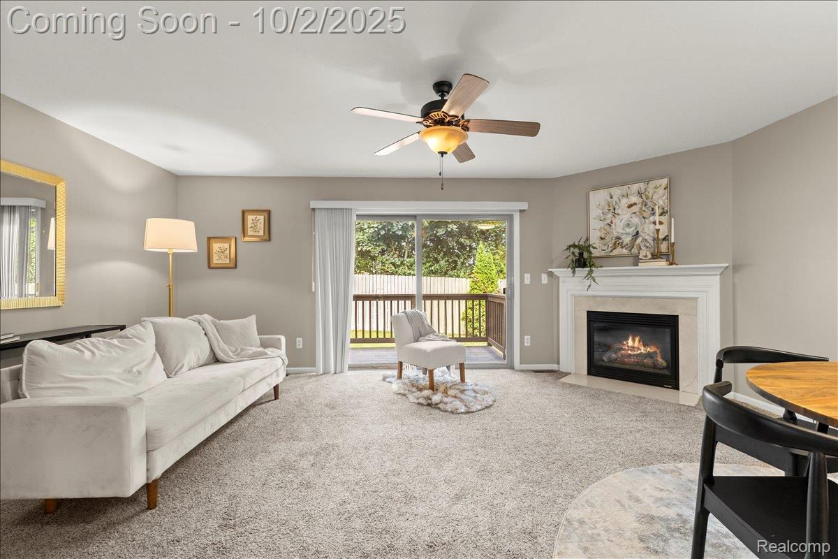 Waterford Charter Township, Michigan 48327, United States, 2 Bedrooms Bedrooms, ,3 BathroomsBathrooms,Residential,Coming Soon,218562