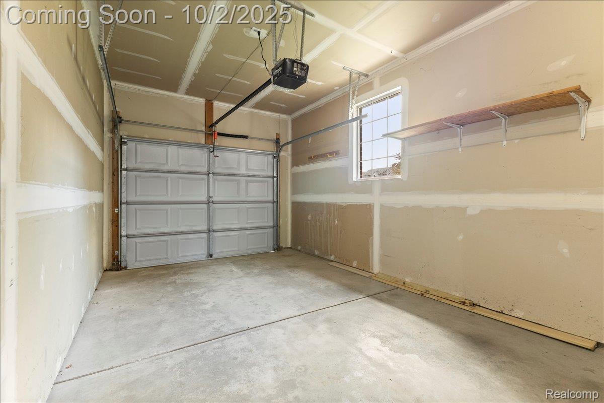 Waterford Charter Township, Michigan 48327, United States, 2 Bedrooms Bedrooms, ,3 BathroomsBathrooms,Residential,Coming Soon,218562