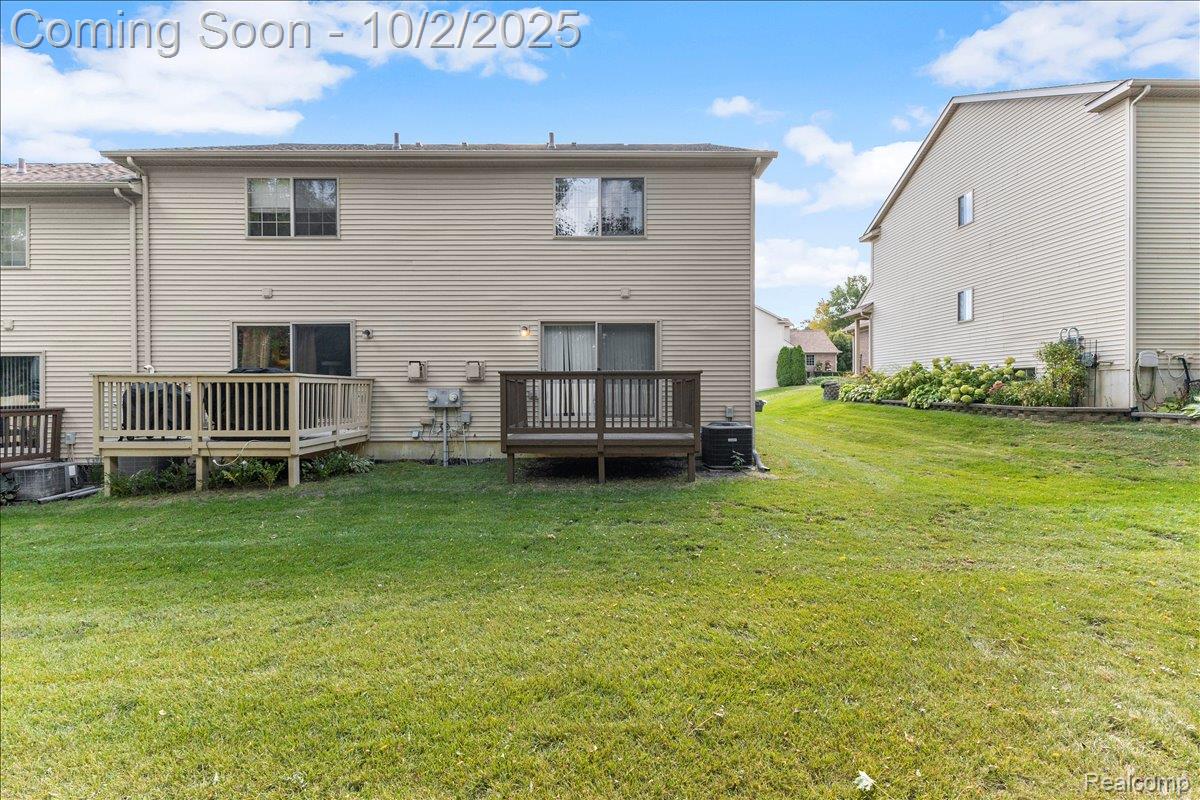 Waterford Charter Township, Michigan 48327, United States, 2 Bedrooms Bedrooms, ,3 BathroomsBathrooms,Residential,Coming Soon,218562