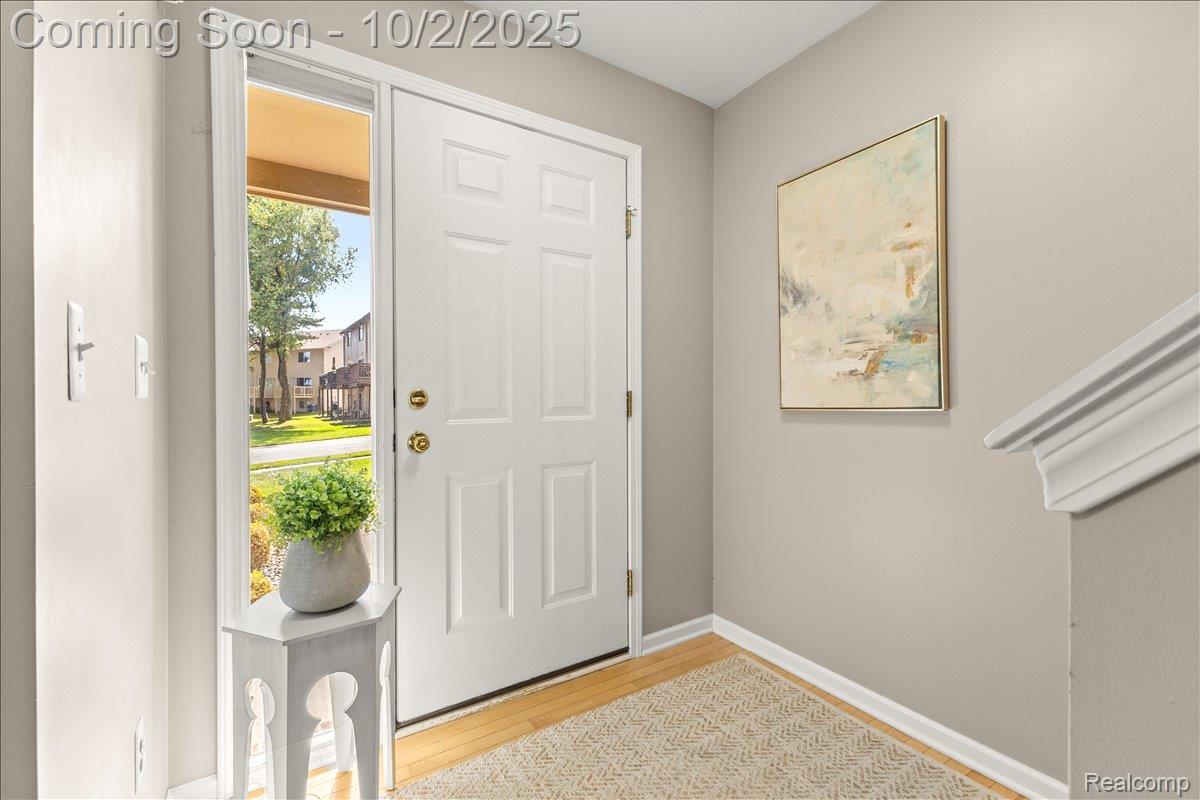 Waterford Charter Township, Michigan 48327, United States, 2 Bedrooms Bedrooms, ,3 BathroomsBathrooms,Residential,Coming Soon,218562