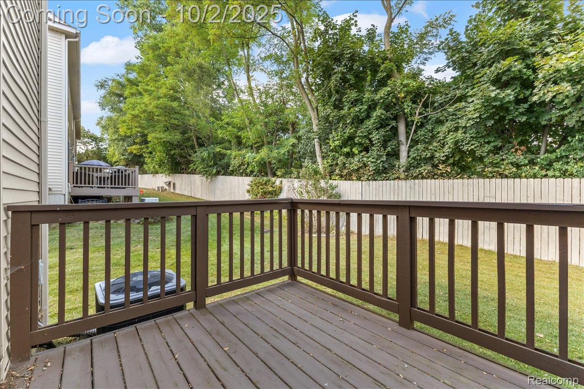 Waterford Charter Township, Michigan 48327, United States, 2 Bedrooms Bedrooms, ,3 BathroomsBathrooms,Residential,Coming Soon,218562