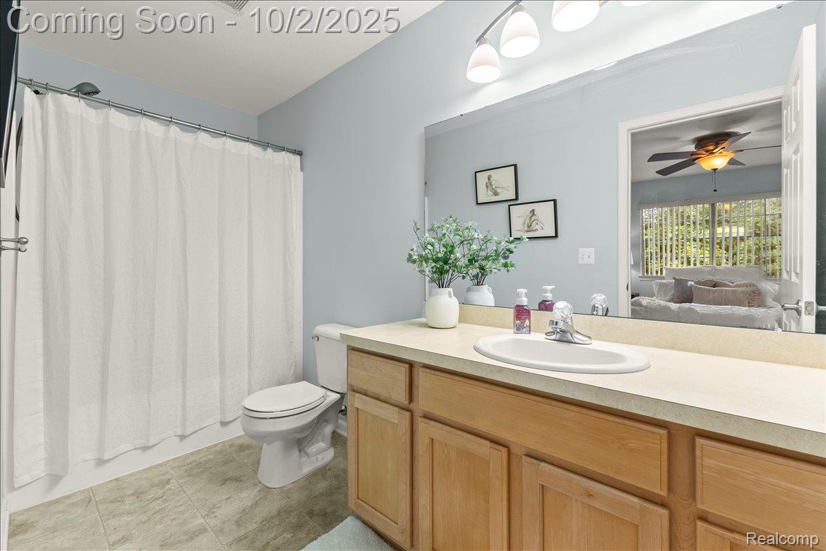 Waterford Charter Township, Michigan 48327, United States, 2 Bedrooms Bedrooms, ,3 BathroomsBathrooms,Residential,Coming Soon,218562