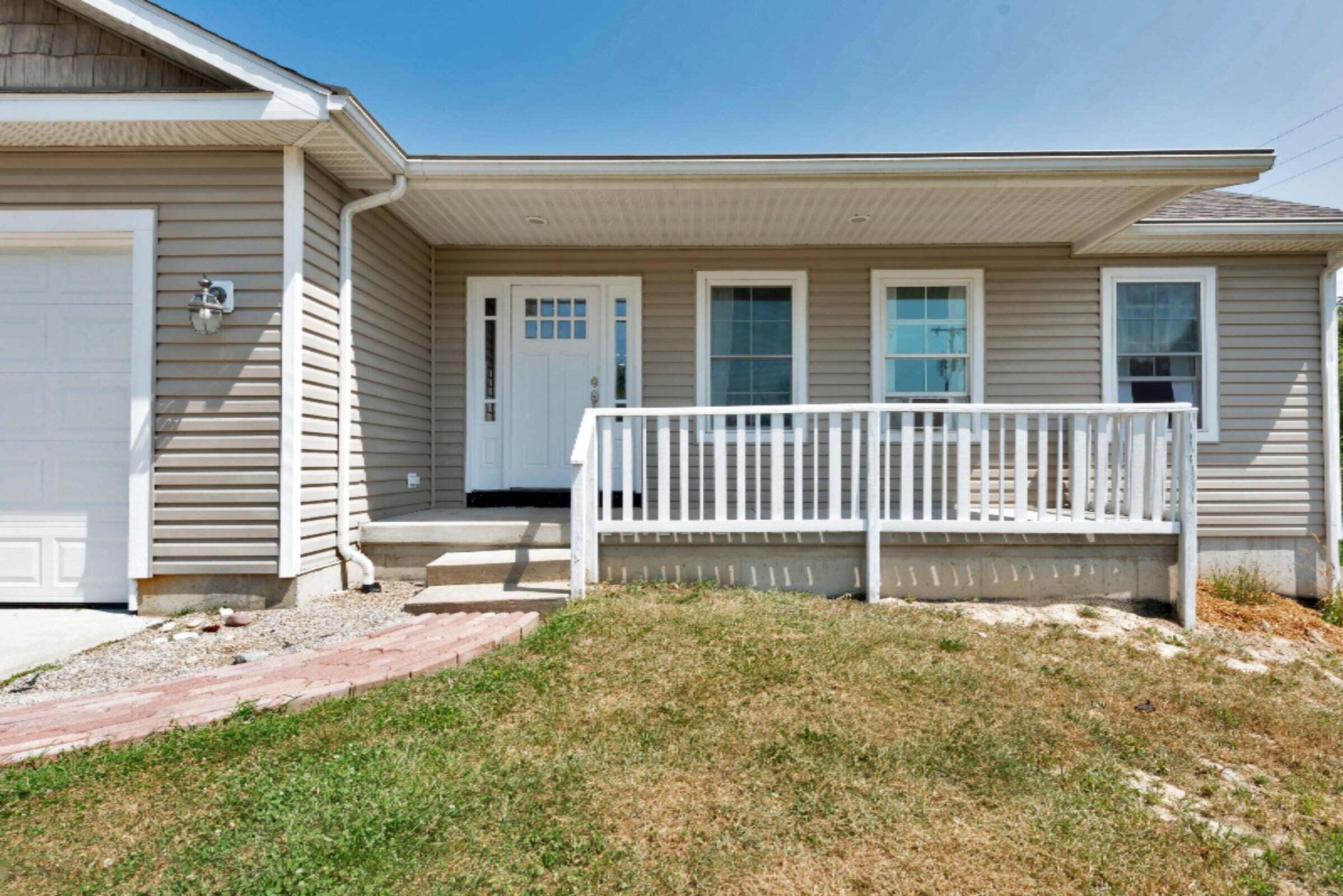 879 Flat River Court SE