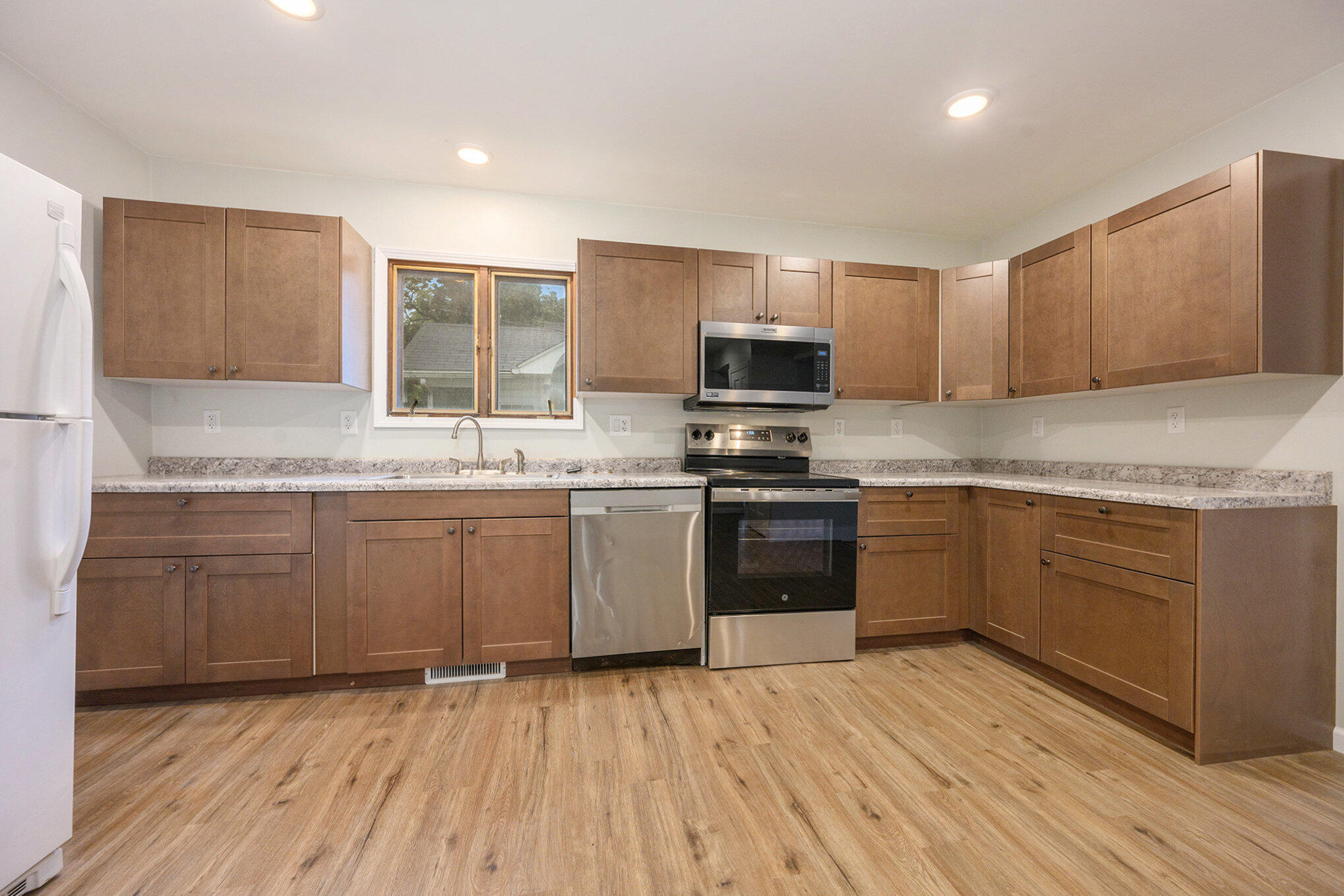 Three Rivers City, Michigan 49093, United States, 5 Bedrooms Bedrooms, ,2 BathroomsBathrooms,Residential,Active,216498