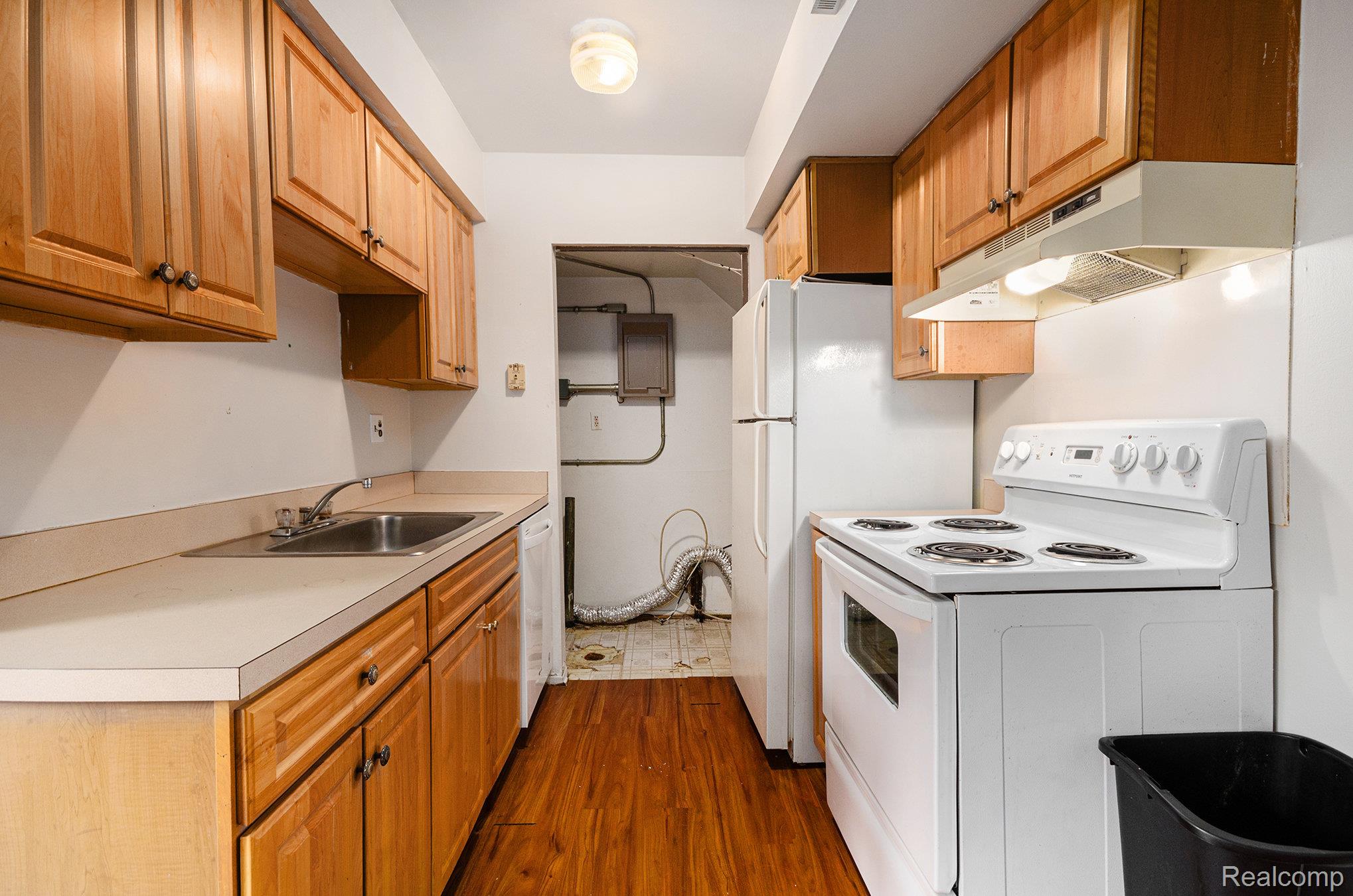 Roseville City, Michigan 48066, United States, 3 Bedrooms Bedrooms, ,2 BathroomsBathrooms,Residential,Active,192660