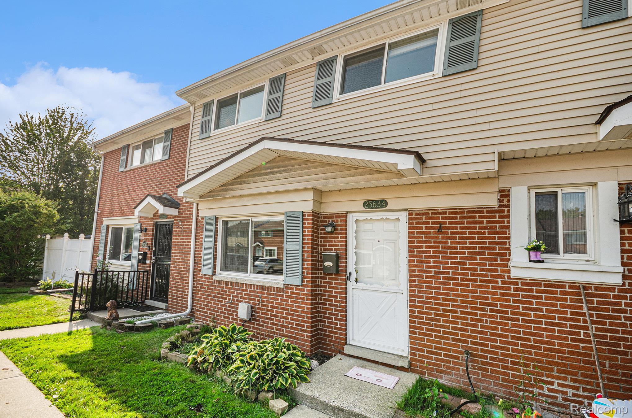 Roseville City, Michigan 48066, United States, 3 Bedrooms Bedrooms, ,2 BathroomsBathrooms,Residential,Active,192660