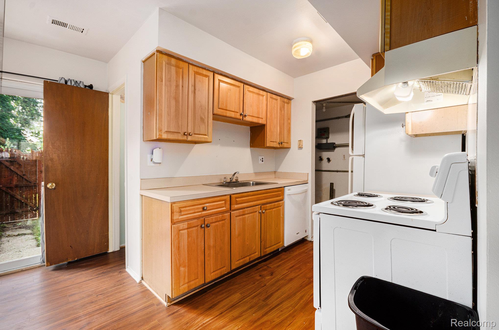 Roseville City, Michigan 48066, United States, 3 Bedrooms Bedrooms, ,2 BathroomsBathrooms,Residential,Active,192660