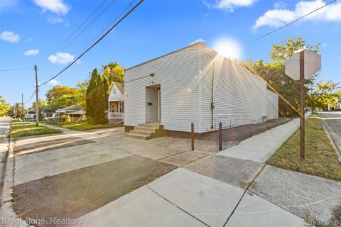 161 Pingree Avenue Pontiac City MI 48342