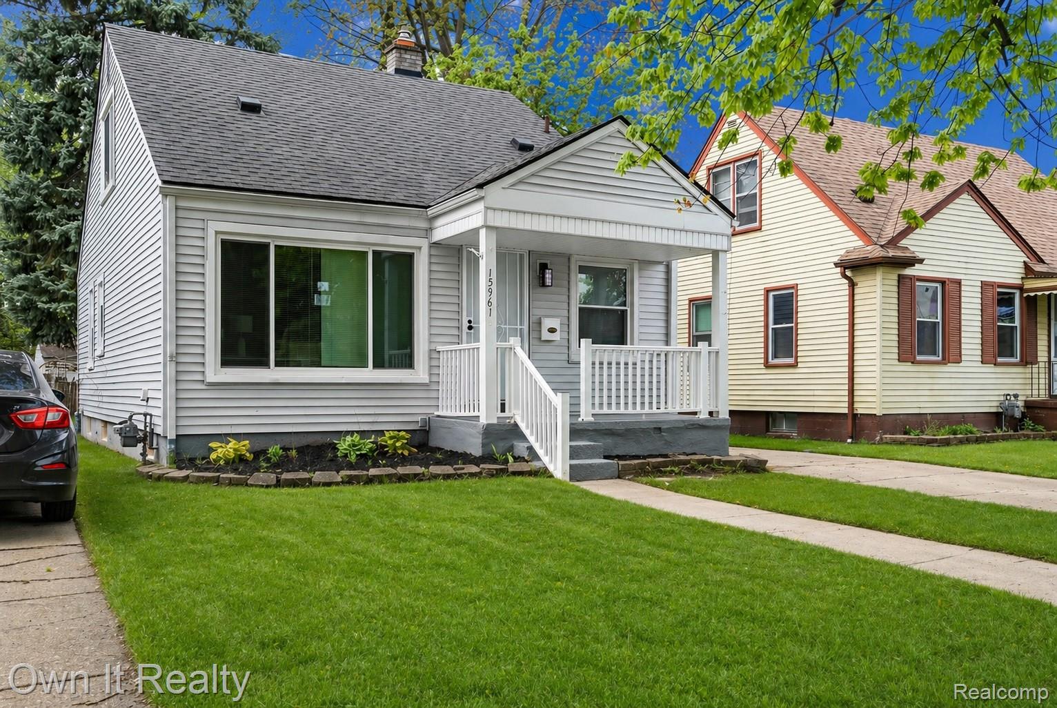 15961 Macarthur