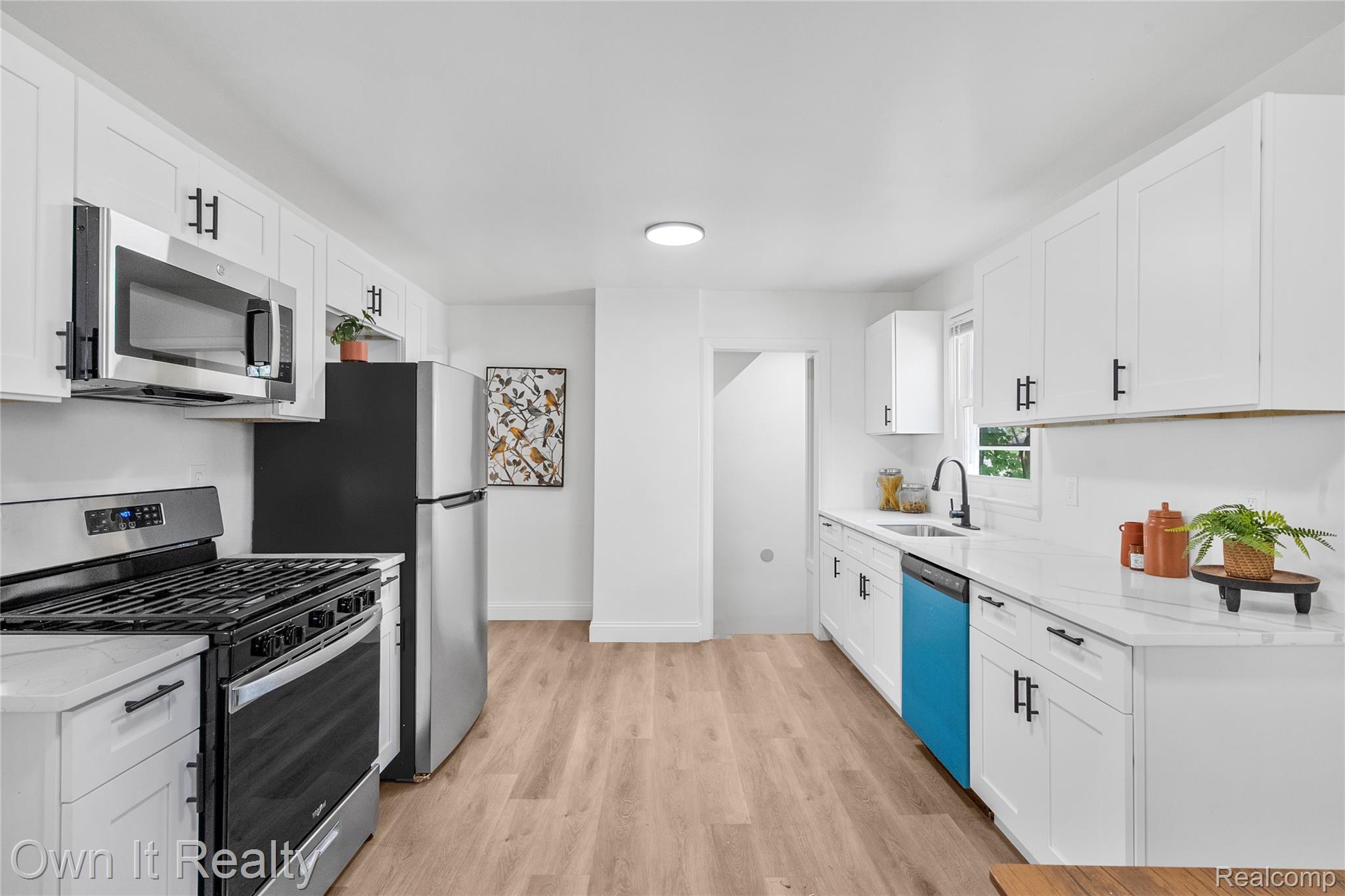 15961 Macarthur