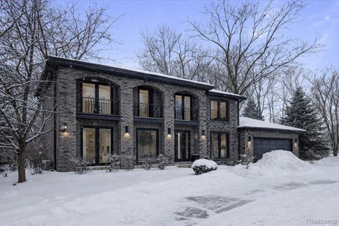 6018 Glen Eagles Drive West Bloomfield Charter Township MI 48323