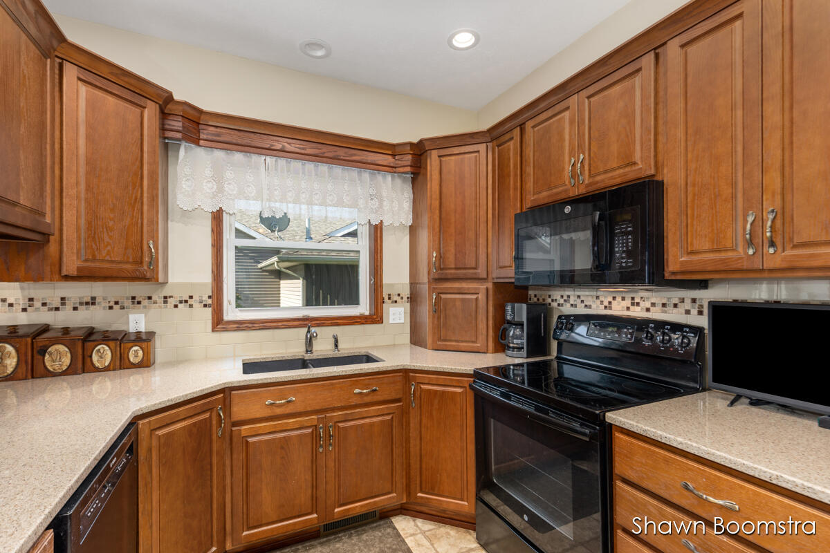 8105 Amber Crest Drive SW