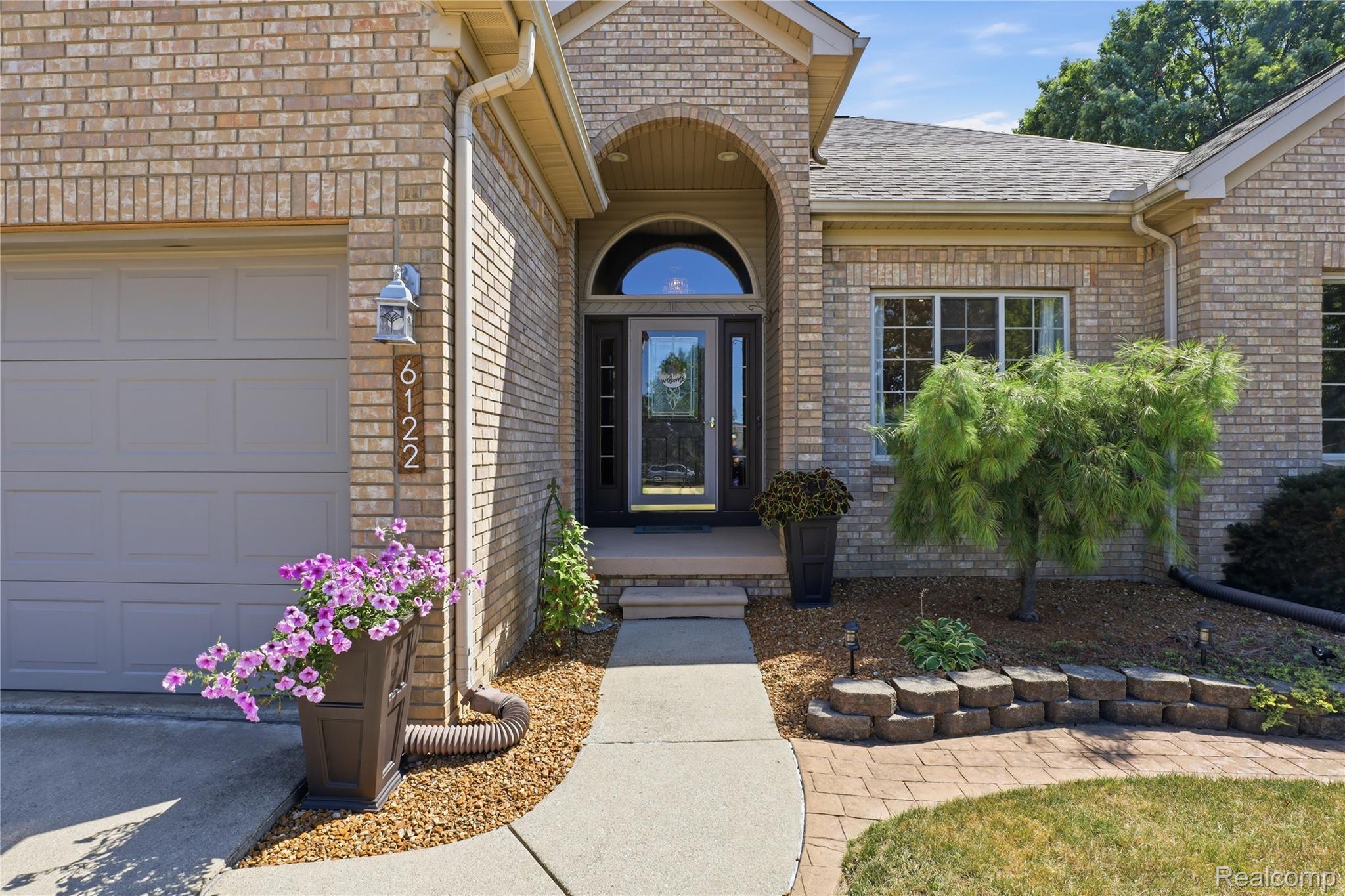6122 S Edge Way
