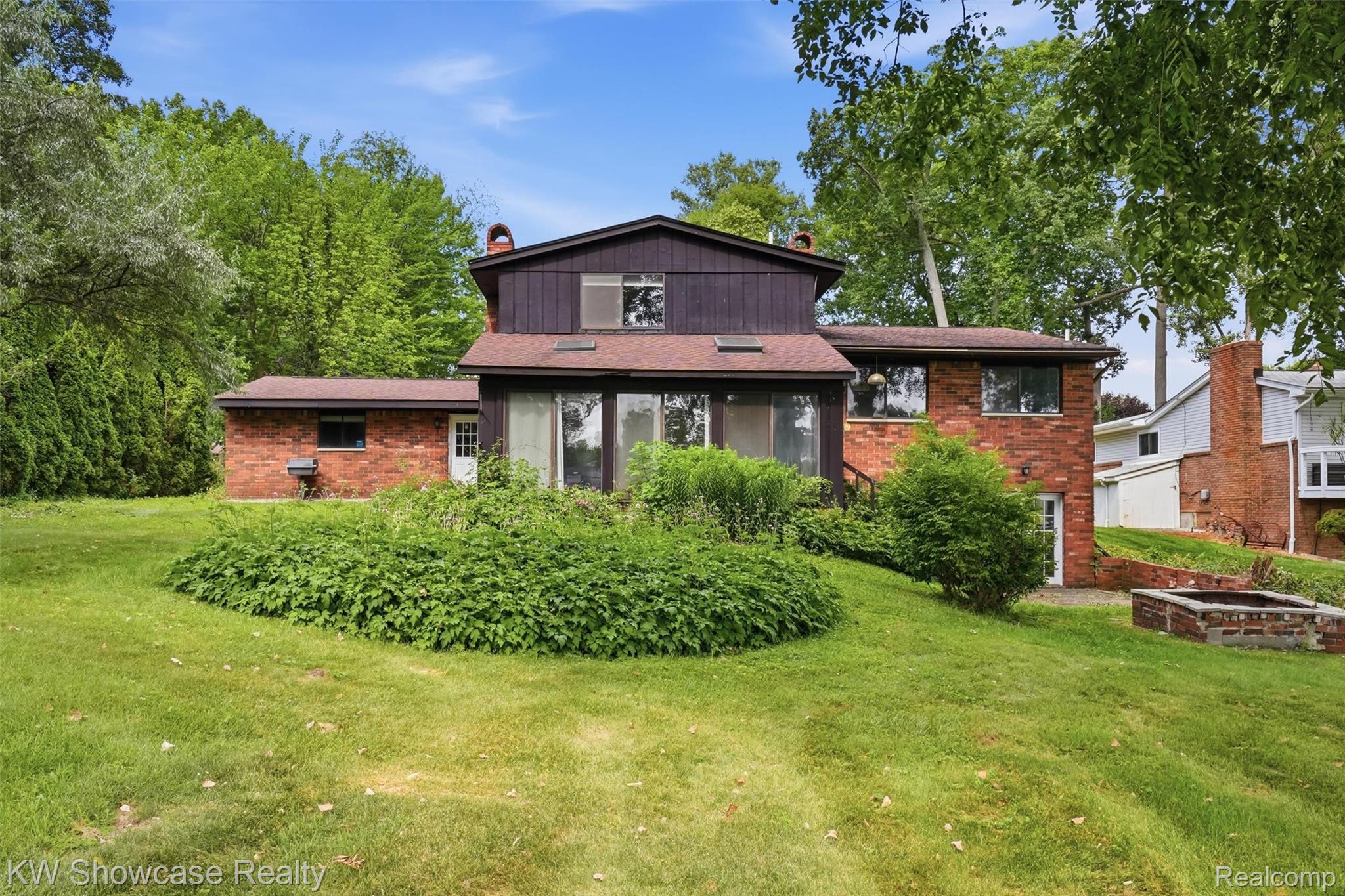 903 Beachway Drive
