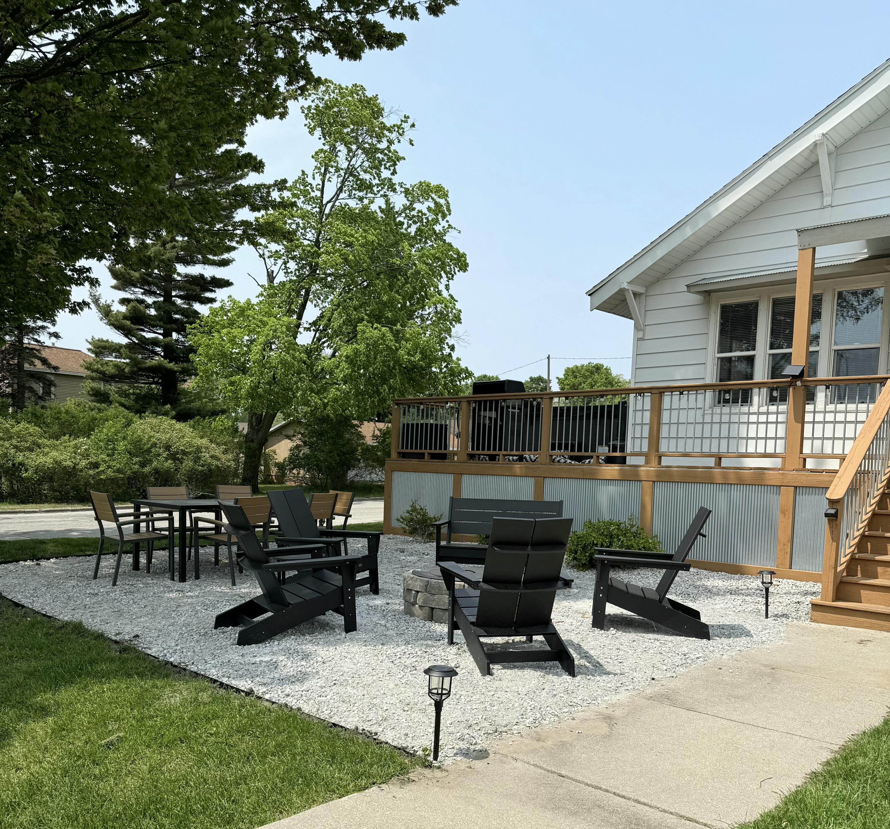 710 W LUDINGTON Avenue
