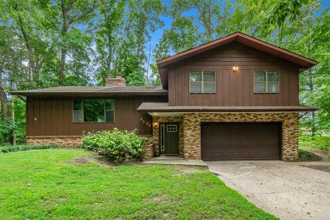 8892 Maplewood Drive Oronoko Charter Township MI 49103