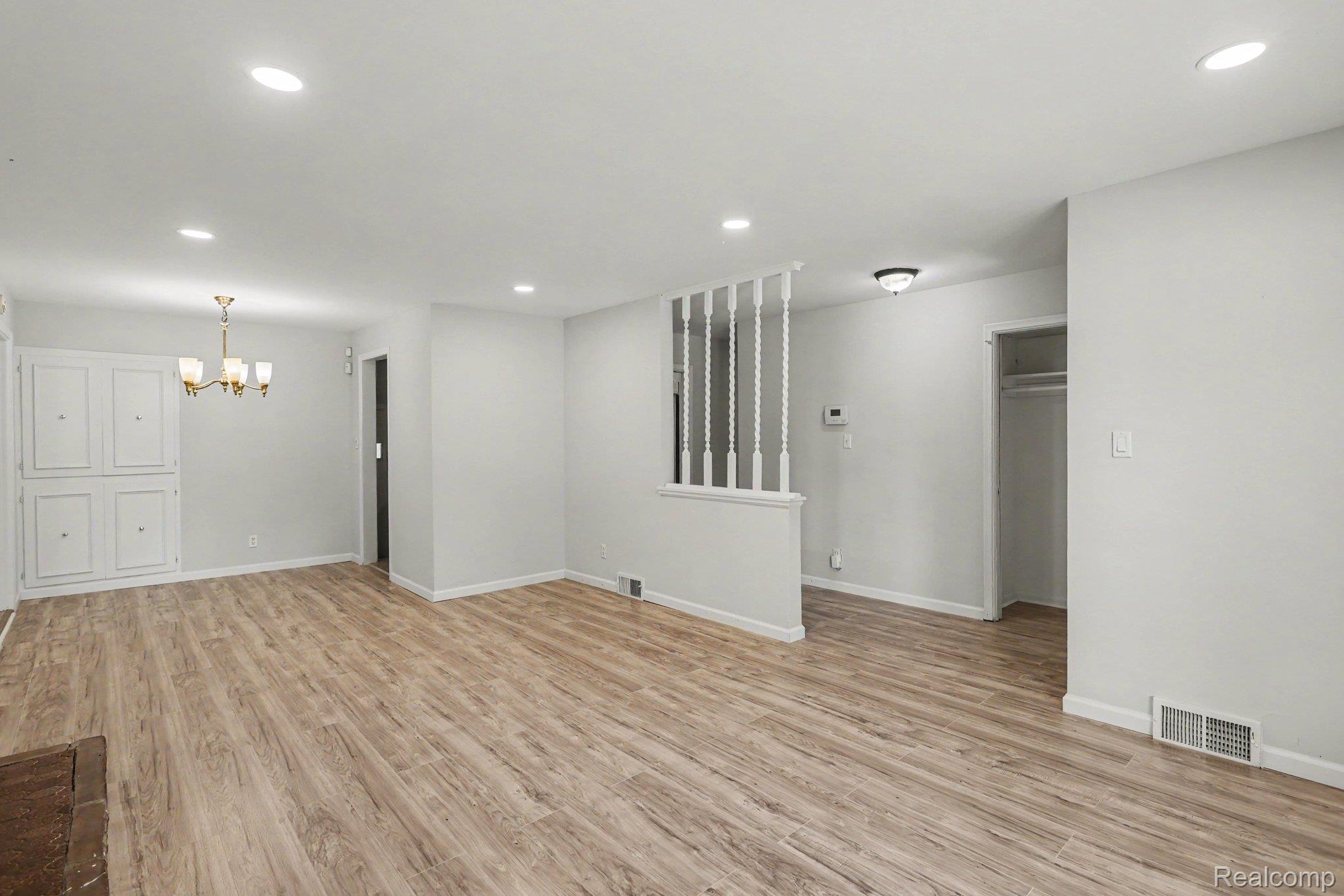 2360 Pineview