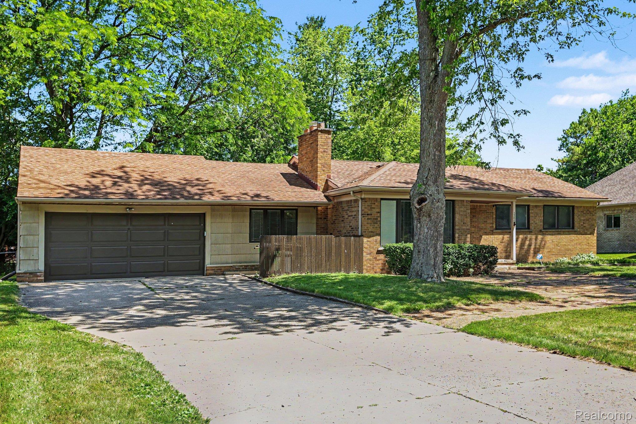 2360 Pineview