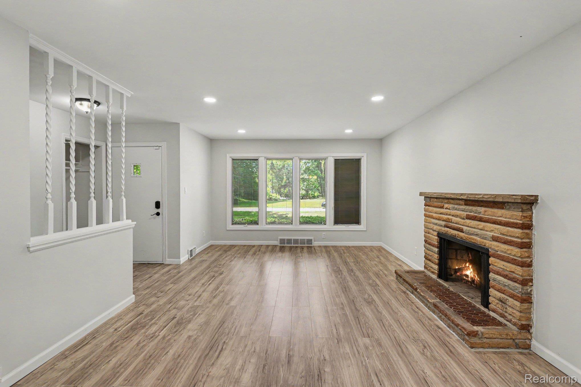 2360 Pineview