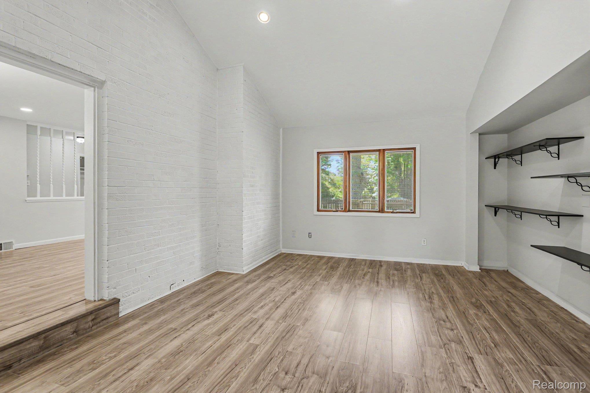 2360 Pineview