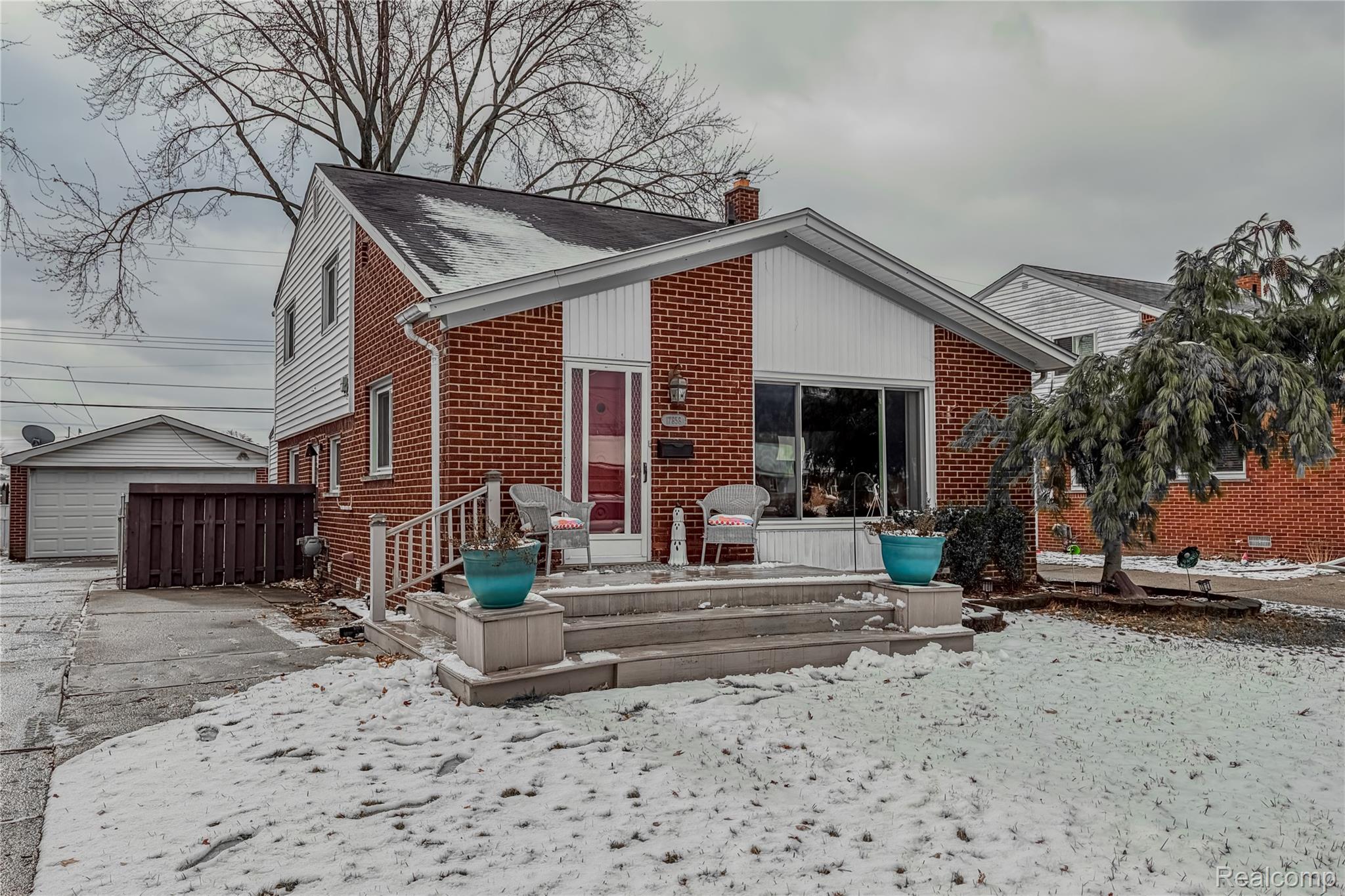 Fraser, Michigan 48026, United States, 3 Bedrooms Bedrooms, ,2 BathroomsBathrooms,Residential,Active,251415