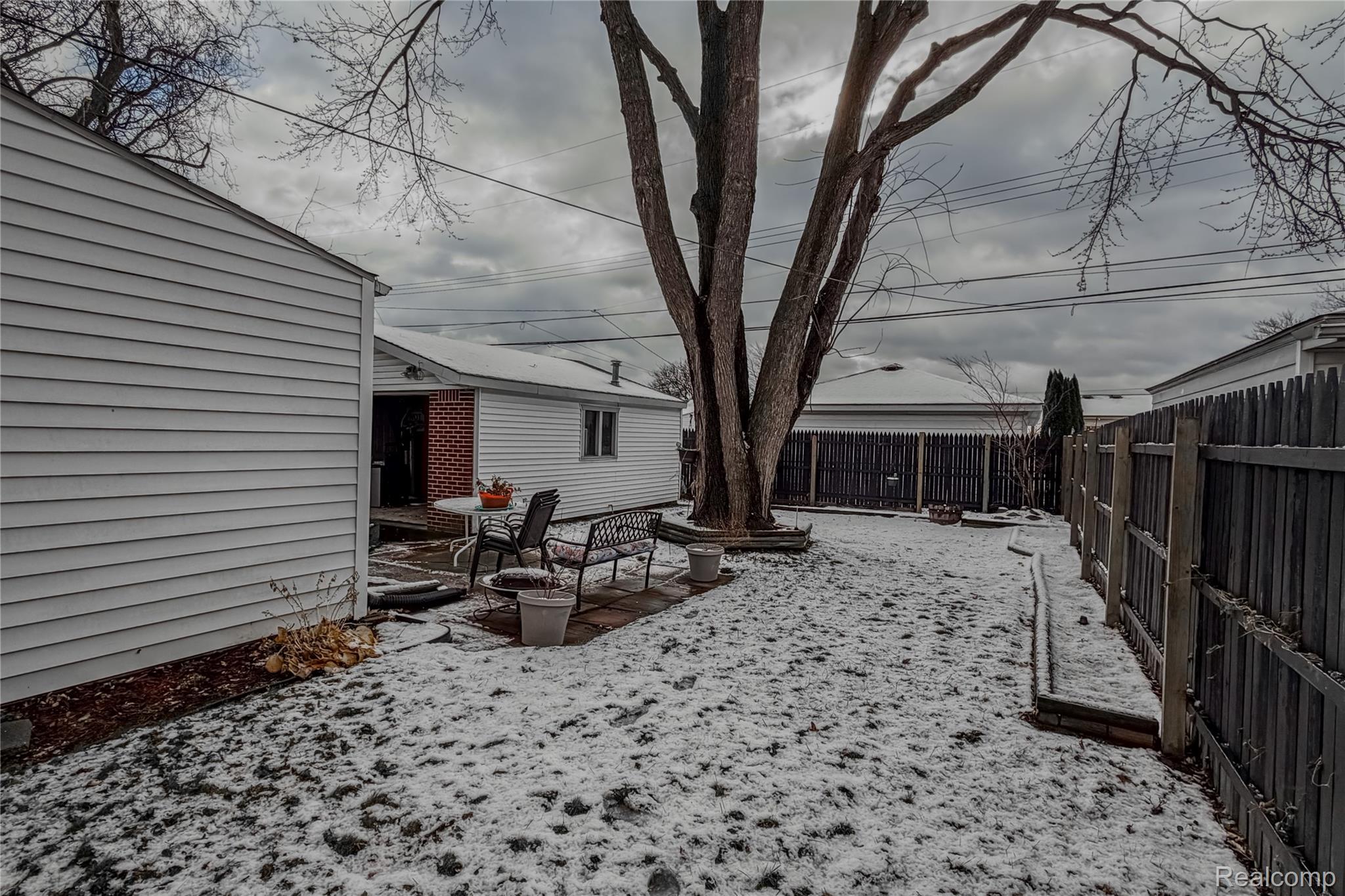 Fraser, Michigan 48026, United States, 3 Bedrooms Bedrooms, ,2 BathroomsBathrooms,Residential,Active,251415