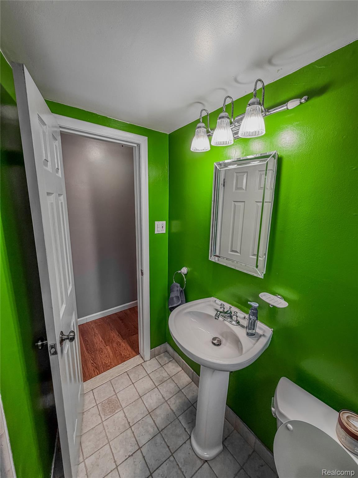 Fraser, Michigan 48026, United States, 3 Bedrooms Bedrooms, ,2 BathroomsBathrooms,Residential,Active,251415